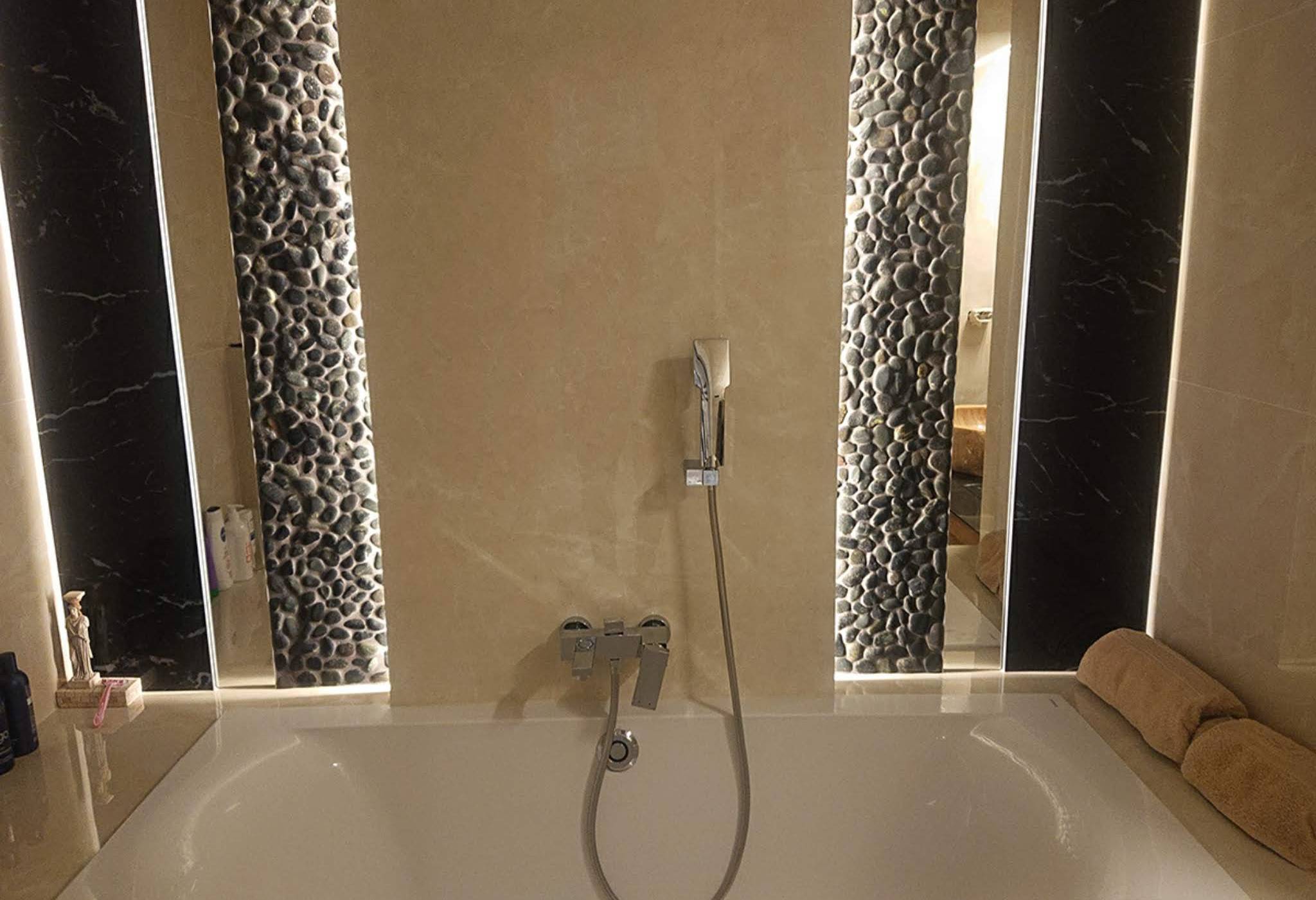 Pebble Tiles and Stone Accents