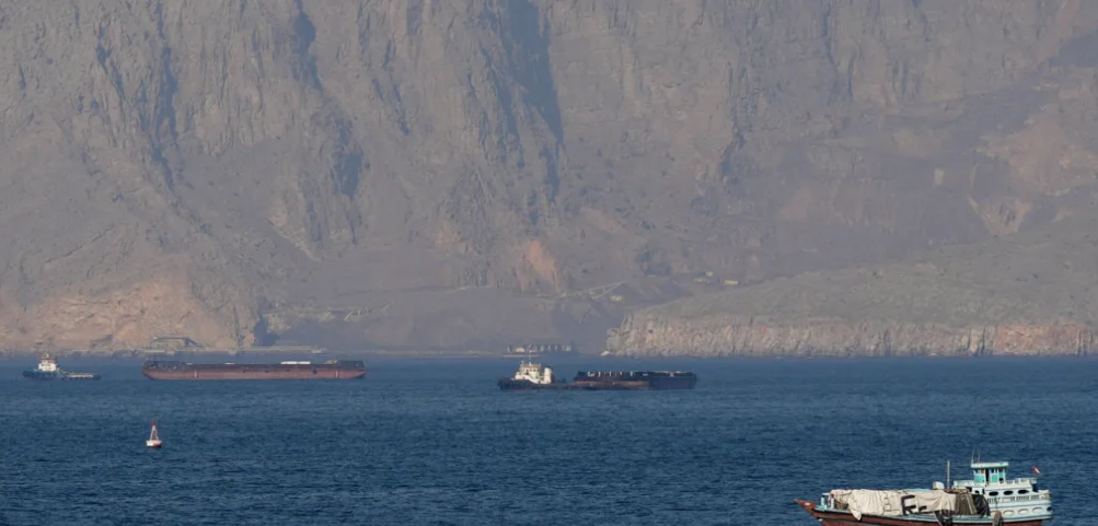 Iran Reimposes Strait of Hormuz Closure as Maritime Tensions Escalate