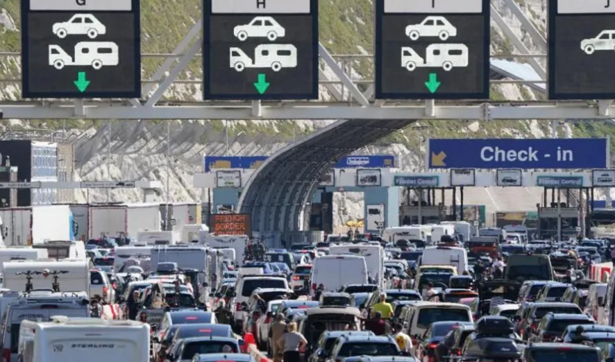 French Border Checks Suspended at Dover as Holiday Heat Fuels Major Travel Delays
