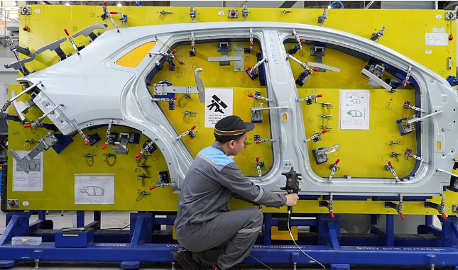 China’s Factory Growth Stalls as Energy Shock and Weak Domestic Demand Weigh on Economy