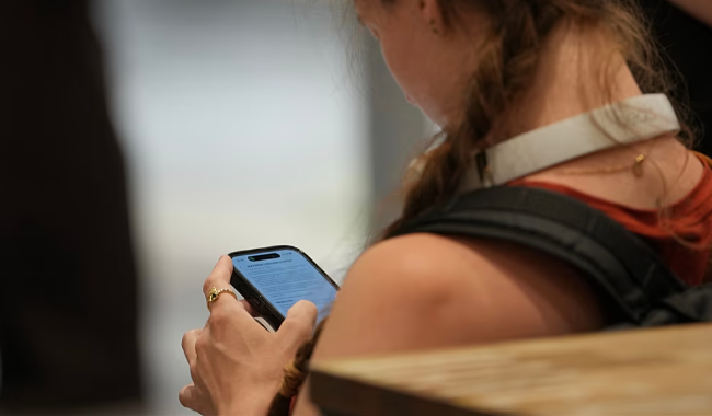 Social Media Overtakes Traditional Media as World’s Top News Source, Oxford Study Finds