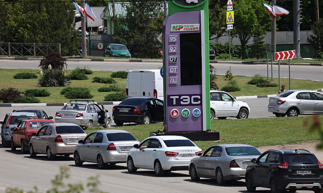 Crimea Suspends Public Fuel Sales as Ukraine Intensifies Strikes on Russian Energy Network